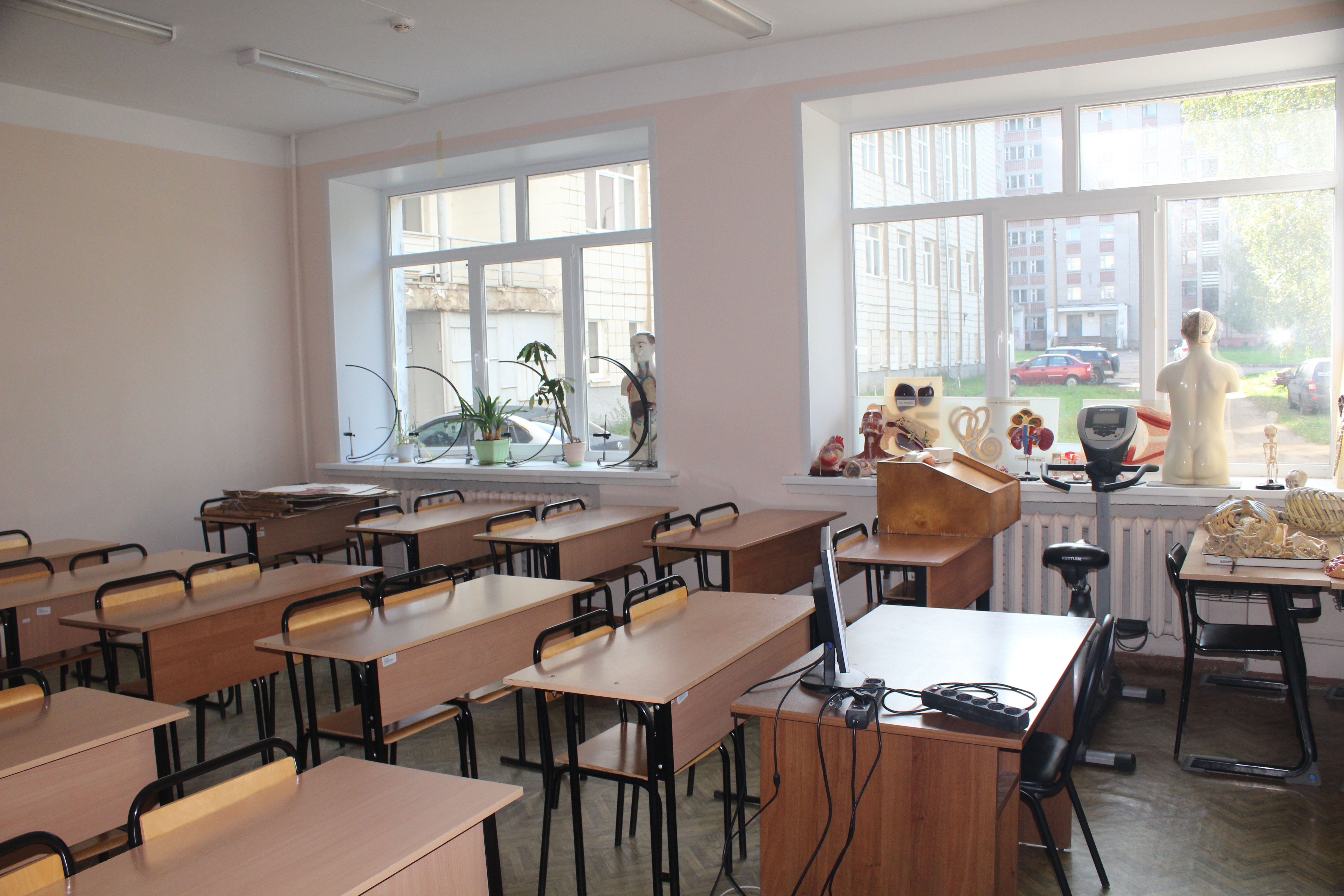 Школа 56 промышленная. Мед кабинеты для биологии в школах. ФМШ-56м. Школа 56 Ярославль. КГТУ фото внутри.